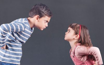 Cómo manejar la rivalidad entre hermanastros