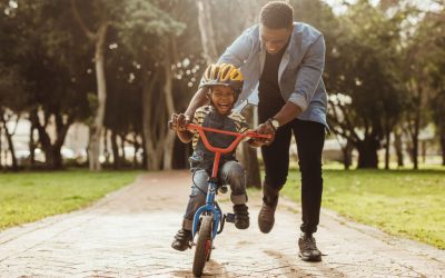 Los 7 beneficios de montar bicicleta para los niños
